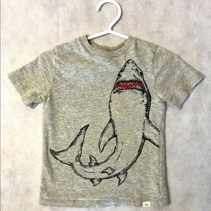GAP grey tee, with shark pocket, size 4T